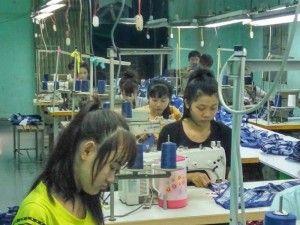 Từng phân đoạn may gia công được thực hiện tại Xưởng may gia công Trang Trần