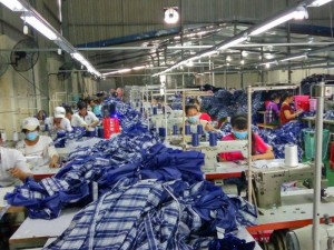 Chuyền may theo công đoạn tại Xưởng may gia công Trang Trần