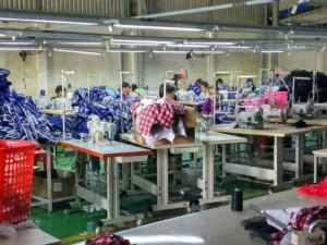 Chuyền may theo công đoạn tại Xưởng may gia công Trang Trần