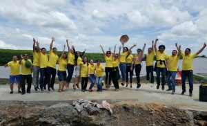 Nhận may áo thun đồng phục công ty, doanh nghiệp, tổ chức - Xưởng may gia công Trang Trần với giá cả tốt nhất, giá tại xưởng giúp bạn lấy sỉ quần áo với mức giá thấp nhất, rẻ nhất.