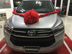 Innova 2.0E Màu Bạc Giao Ngay Khuyến Mãi Tốt