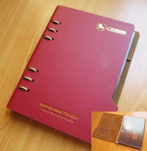Qùa tặng sổ da,bìa da,ví passport,menu,móc khóa,bìa trình ký...