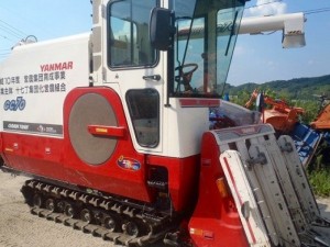 Máy gặt đập liên hợp Yanmar GC70.