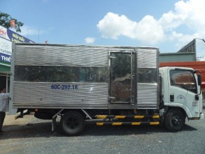 Xe tải isuzu NMR85H 1.9 tấn nhập khẩu
