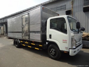 Isuzu NQR75L 5.5 tấn thùng kín nhập khẩu Nhật Bản