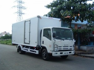 Isuzu NQR75L 5.5 tấn thùng kín nhập khẩu Nhật Bản