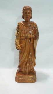 Tượng Thánh Giuse bằng gốc gỗ xá xị thơm nguyên khối.
