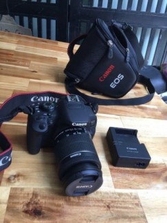 Máy chụp hình Canon 700D, mới 99%, zin 100%.