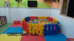 ông ty thiết bị giá dục việt chuyên sản xuất và nhập khẫu bàn ghế mầm non.
Ghế mầm non làm từ nhựa đúc, có hai kích thước dành cho nhóm trẻ Cao 26cm , dành cho lớp chồi và lớp lá là 28cm
Bàn cao 48cm và 52cm
Thông thồng ghế mầm non có 4 màu chủ đạo: Đỏ, vàng, xanh lá, xanh dương
Bàn mầm non được làm từ nhựa cao cấp PP có kích thước dài 120cm rộng 60cm cao 50cm, Cũng có 4 màu chủ đạo là : Đỏ, vàng, xanh lá, xanh dương,