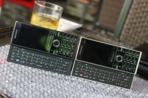 1 cặp đen trắng htc rose nhật brandnew fullbox 29/7