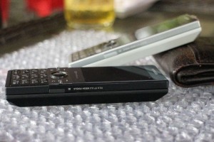 1 cặp đen trắng htc rose nhật brandnew fullbox 29/7