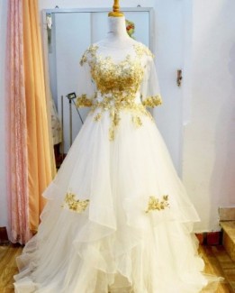 Áo cưới công chúa trắng , ren vàng
