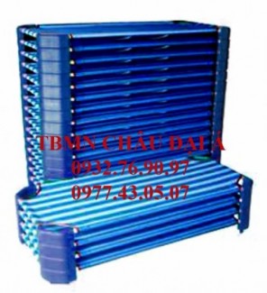 Giường lưới bọc nhựa sọc xanh dương mầm non