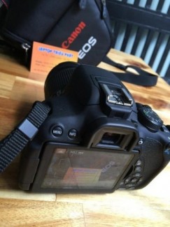 Máy chụp hình Canon 700D, mới 99%, zin 100%.