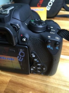 Máy chụp hình Canon 700D, mới 99%, zin 100%.