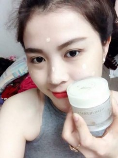 Là 1 phụ nữ hiện đại,bạn  muốn xinh đẹp mãi với thời gian, hãy để HMCOSMETIC đồng hành cùng bạn