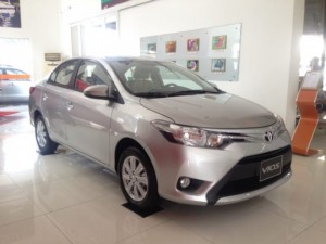 Ưu đãi hấp dẫn Toyota Vios 2017 Số Sàn Mới màu nâu vàng. Mua Trả Góp Chạy Uber Grab chỉ từ 90Tr