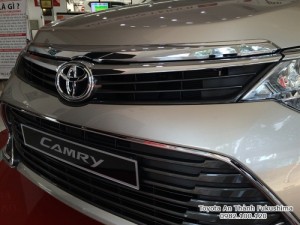 Khuyến Mãi Toyota Camry 2.5Q 2017 Màu Nâu Vàng, Mua Trả Góp Trọn Gói Chỉ 450Tr.