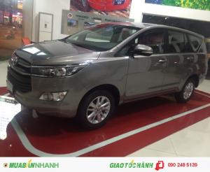 Innova 2.0e màu nâu, giao ngay khuyến mãi lớn.