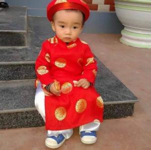 Áo dài trẻ em gấm Thái Tuấn màu đỏ cho bé trai