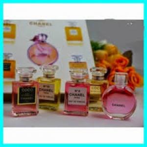 Nước hoa từ lâu đã được biết đến như một loại “trang sức vô hình”, giúp bạn trở nên quyến rũ và để lại những ấn tượng khó quên với những người bạn từng gặp. Sử dụng một chút nước hoa trước khi ra đường là một trong những bí mật để khơi gợi sự lôi cuốn tiềm ẩn trong mỗi người.