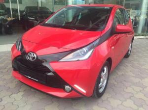 Giao ngay xe mới nhập khẩu Toyota Aygo màu đỏ, baỏ hành 36 tháng