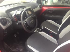 Giao ngay xe mới nhập khẩu Toyota Aygo màu đỏ, baỏ hành 36 tháng