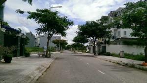 2 lô đất ngay trung tâm thương mại, trung Tp.Tân An, 200m2, SĐR. mặt tiền 50m.