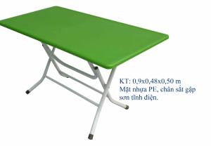 Bàn nhựa đúc chân xéo
Kích thước : 90cmx48cmx55cm
Màu xanh lá, xanh dương