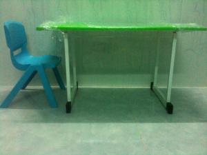 Bàn nhựa đúc chân gập
Kích thước : 90cmx48cmx55cm
Màu xanh lá, xanh dương