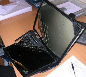 Sửa laptop bị vỡ vỏ bật không lên lấy ngay tại phố phúc xá -ba đình -hà nội