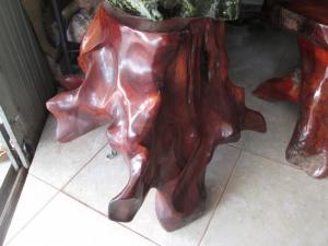 Viên đá caxedon hàng khủng và đôn gỗ hương