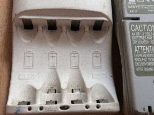 Cần thanh lý 3 bộ sạc Sanyo