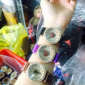 Đồng hồ thời trang mới. giá sỉ 39k/cái. Có gần 200 kiểu, đơn 500k được sỉ