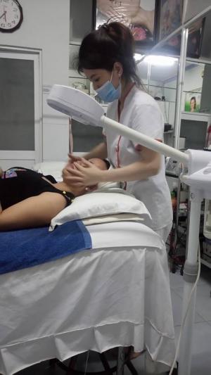 Tắm trắng da mặt Tại Spa