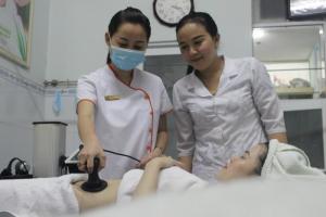 Tắm trắng da mặt Tại Spa