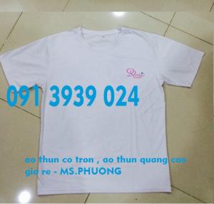 áo thun cổ tròn.