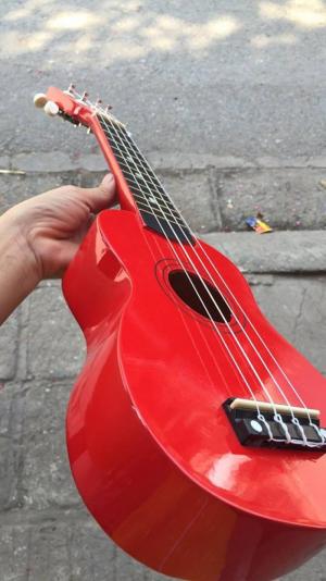 Đàn ukulele 4 dây màu đỏ mới