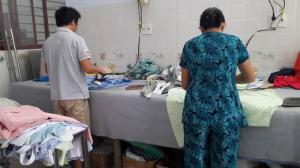 Xưởng may gia công Trang Trần là xưởng may quần áo giá rẻ, chất lượng uy tín hàng đầu tại TPHCM. Đội ngũ thợ may lành nghề đảm bảo trong từng đường kim mũi chỉ.
