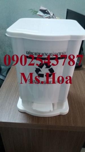 thùng rác y tế 15 lít màu trắng có đạp chân
