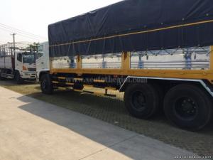 Bán xe tải Hino FL8JTSL 3 chân 9m3 thùng mui bạt, có vay, bán trả góp lãi suất thấp
