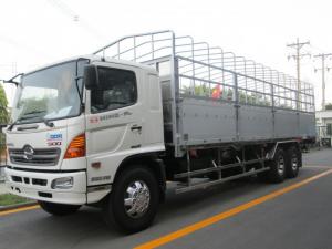 Bán xe tải Hino FL8JTSL 3 chân 9m3 thùng mui bạt, có vay, bán trả góp lãi suất thấp