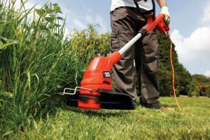 Máy cắt cỏ cầm tay Black&Decker GL5530