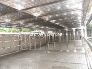 Xe chuyên chở Gia Súc – Chở Heo.
Tự trọng: 5705 Kg. Tải trọng: 4250 kG.Trọng lượng toàn bộ: 10150 kG.