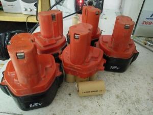 Sửa chữa, thay thế các loại pin máy khoan cầm tay.