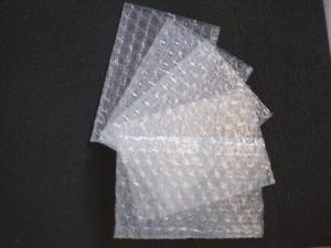 Túi bóng khí chống sốc, túi bóng khí bảo vệ hàng mỹ phẩm, phụ kiện, linh kiện điện tử, đồ công nghệ.
Túi chống sốc có sẵn size:
- 15x10 cm - 165,000đ/100 túi
- 20x10 cm - 220,000đ/100 túi