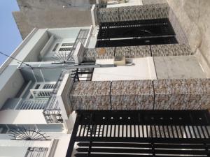Bán nhà mới xây gấp