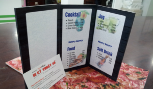 In menu quán cafe PP cán format khổ nhỏ, cầm gọn trong 2 bàn tay | Chất liệu: PP cán format | Loại menu gấp 3