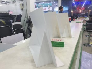 In thực đơn để bàn, in menu để bàn | Chất liệu: in PP cán format, đế đỡ bằng format | Liên hệ về 0906 819 365 để được nhân viên kinh doanh tư vấn cụ thể hơn về loại hình menu đặc biệt này