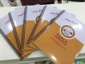 In menu thực đơn dạng cuốn, gáy lò xo, bìa cứng, ruột giấy mỹ thuật